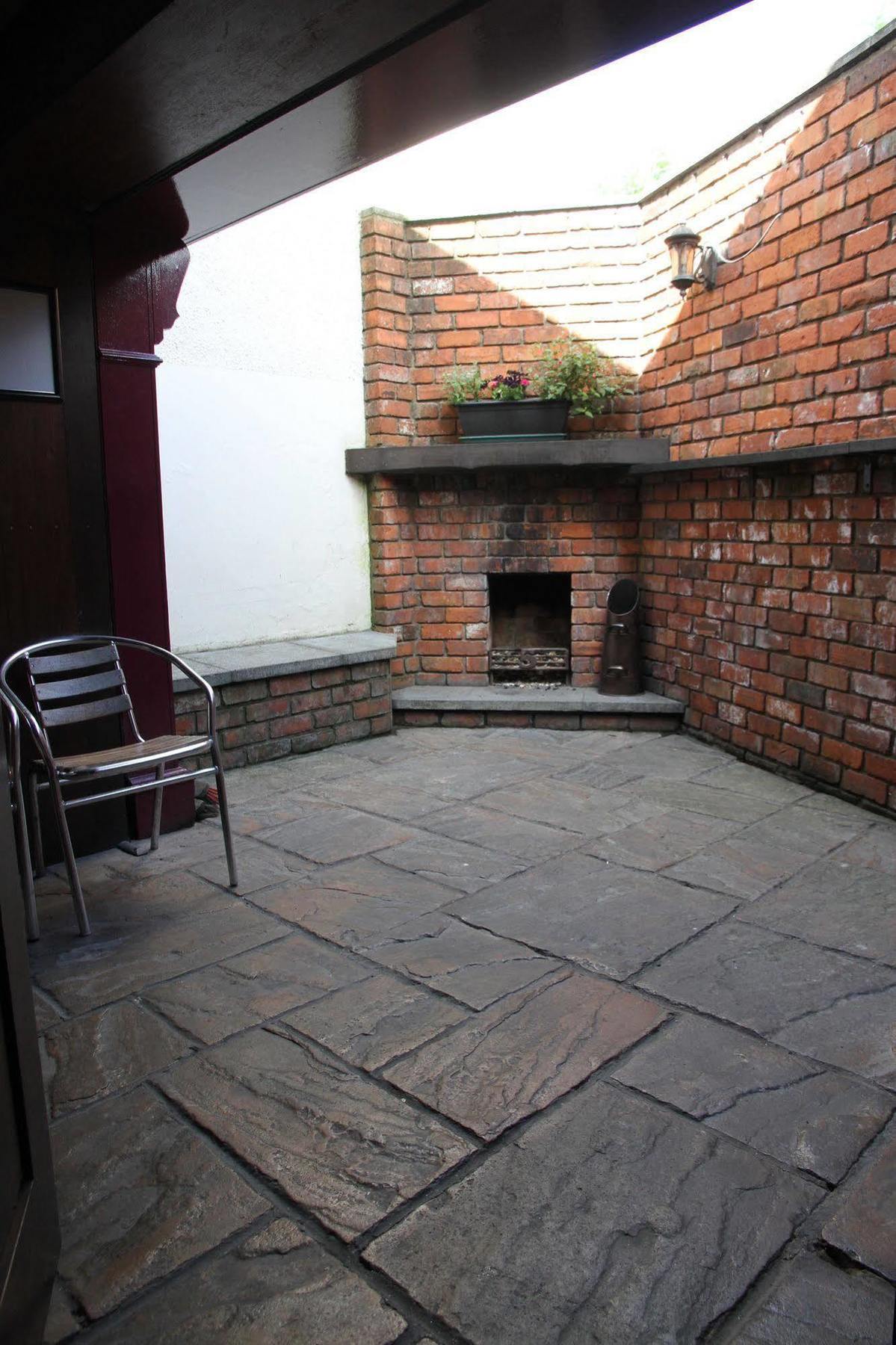 5 Corners Guest Inn Ballyclare Exterior foto